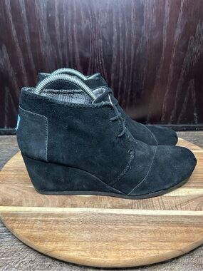 TOMS Black Velvet Suede Desert Wedge Heel Boot Ankle Lace Up Women's Size 11